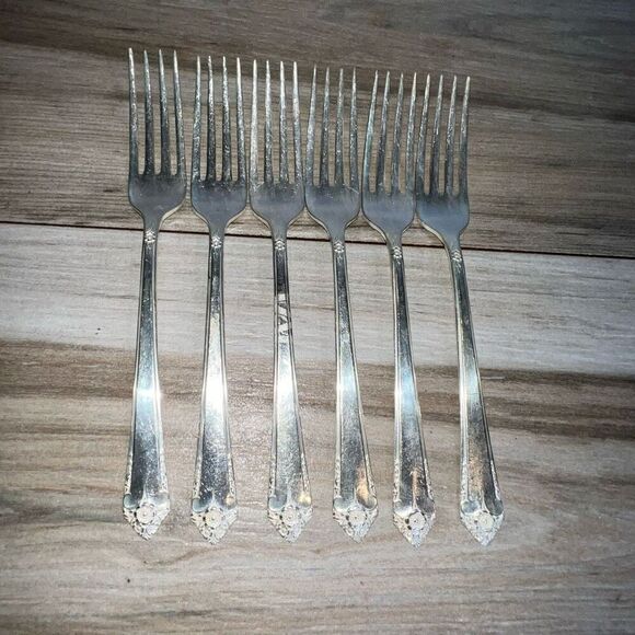 Rogers & Bro "Starlight" Pattern Silverplate Flatware - Set of 4 Dinner Forks - Picture 1 of 9